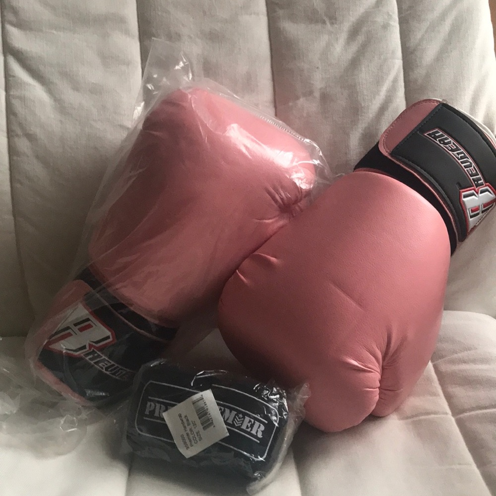 Boxing gloves pink and wraps